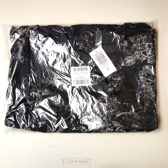 ❤️NWT VINTAGE TORRID TOP PEPLUM VELVET BURNOUT SURPLICE FLORAL BLOUSE PLUS SIZE - Picture 6 of 12